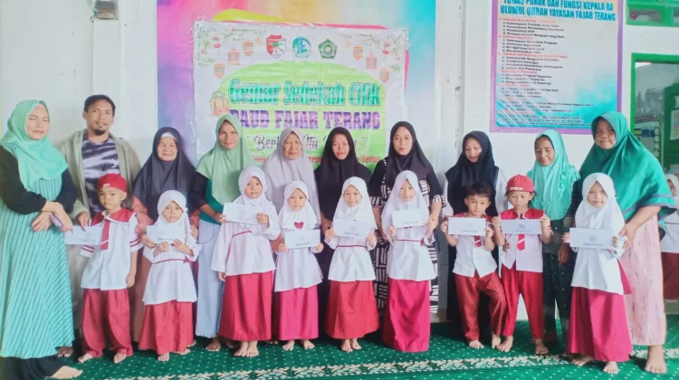 Sedekah Cilik Ramadhan, RA Ulumul Quran Fajar Terang Tanamkan Empati sejak Dini