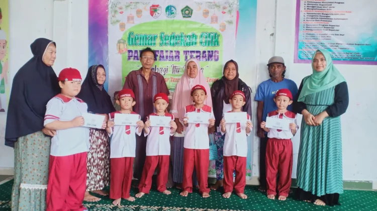 Sedekah Cilik Ramadhan, RA Ulumul Quran Fajar Terang Tanamkan Empati sejak Dini