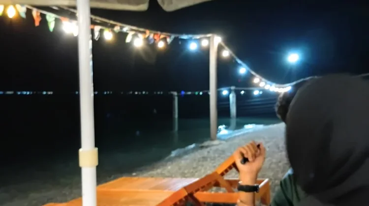 Suasana Tenang Pantai Jadi Pilihan Melepas Penat