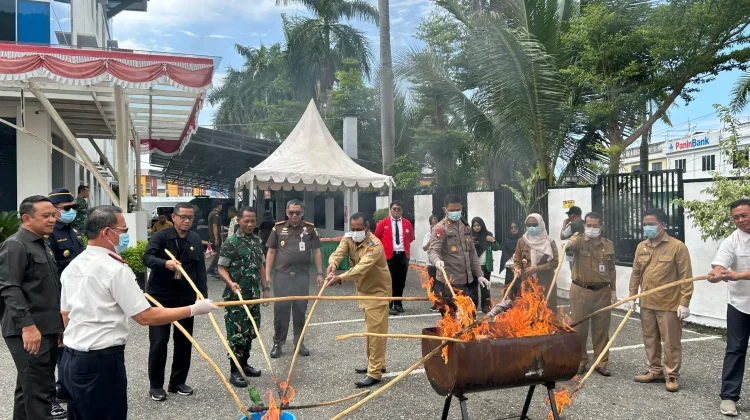 Kalapas Luwuk Hadiri Pemusnahan Barang Bukti, Perkuat Sinergi APH