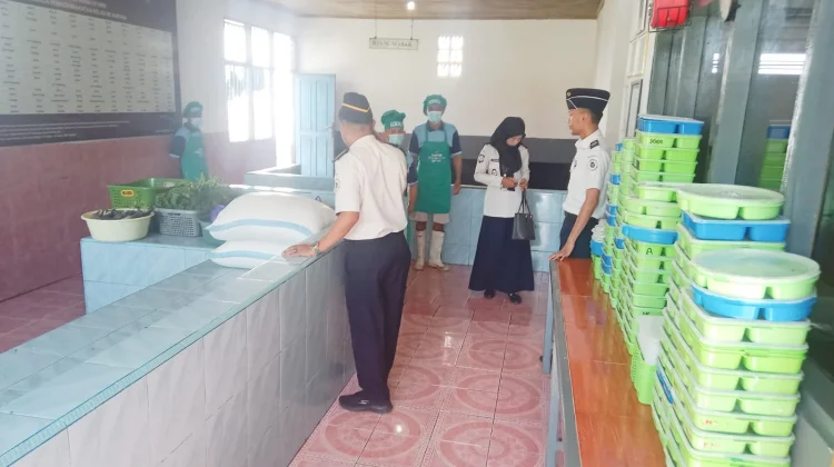 Kalapas Ampana Tinjau Dapur, Pastikan Kualitas Makanan Warga Binaan Terjaga