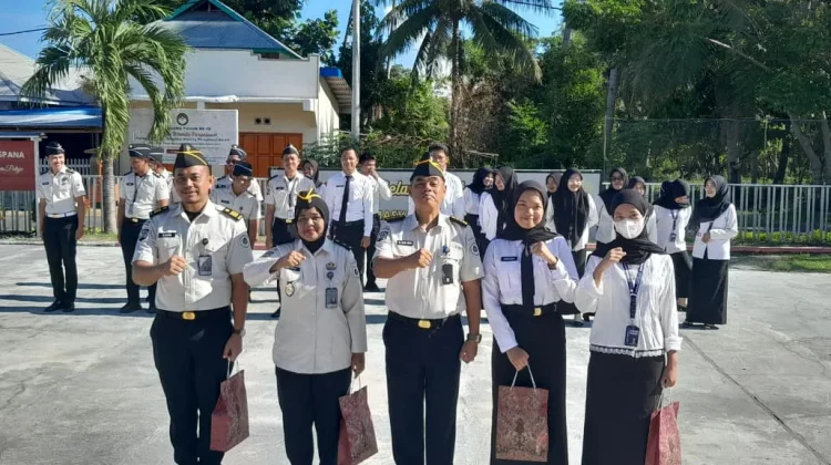Kalapas Ampana Beri Penghargaan Pegawai Teladan, Perkuat Disiplin dan Integritas