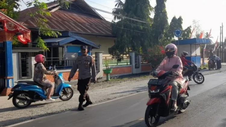 Polsek Ampana Kota Intensifkan Strong Point Pagi Hari di Kawasan Sekolah