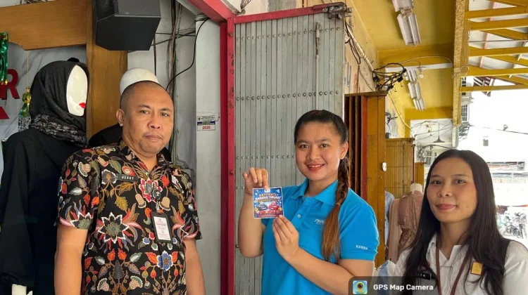 Stiker Himbauan Jadi Kampanye Anti Barang Tiruan di Kota Palu