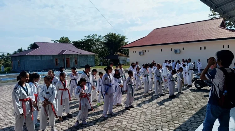 UKT Taekwondo Touna Diikuti 64 Atlet, Seluruh Peserta Naik Sabuk