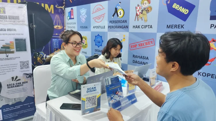 Kemenkum Sulteng Hadirkan Layanan KI On The Spot di HUT Sulteng