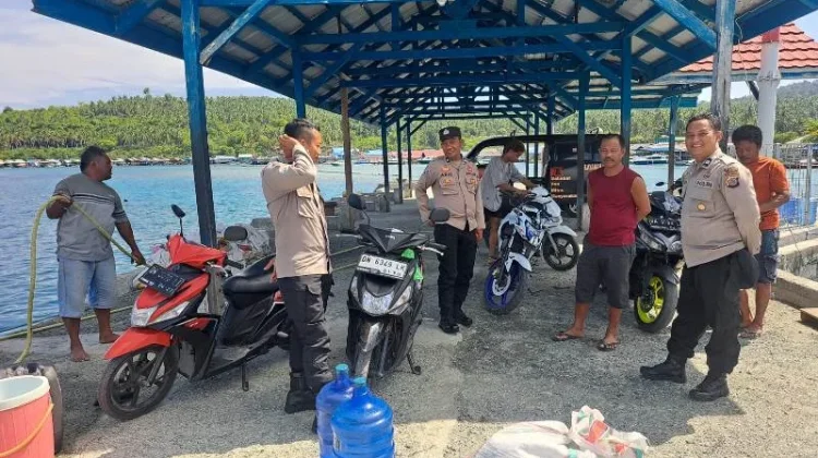 Sambang Sat Binmas Perkuat Kamtibmas Nelayan Desa Labuan Ratolindo