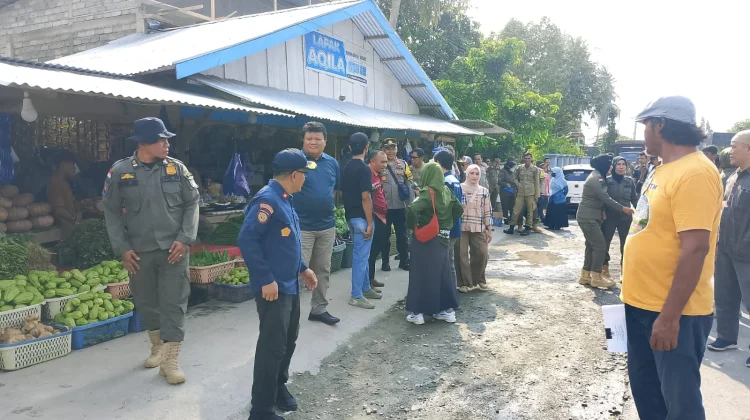 Petugas Gabungan Tertibkan PKL Pasar Sore Dondo Touna