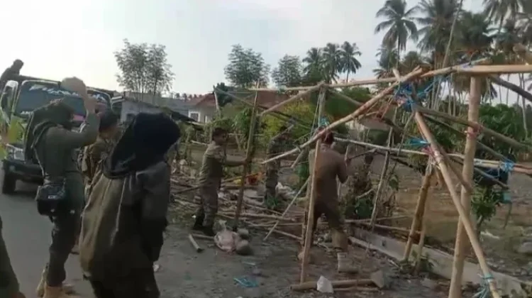 Pemerintah Daerah Lakukan Penertiban Lapak PKL Pasar Sore Dondo