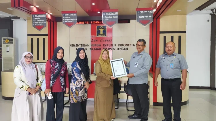 Kemenkum Sulteng Serahkan Sertifikat KIK Mabangun Tunggul