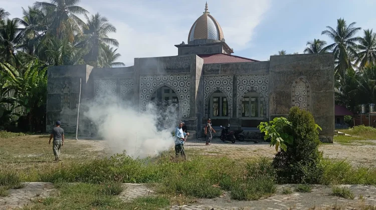 Penggiat Dakwah Wattabliqh Ampana Gelar Kerja Bakti Rutin