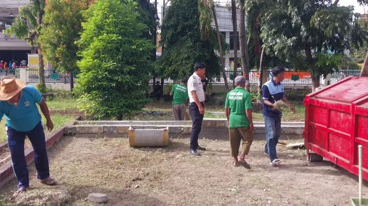 Warga Binaan Lapas Luwuk Gelar Aksi Kebersihan di Kantor Disdukcapil Banggai