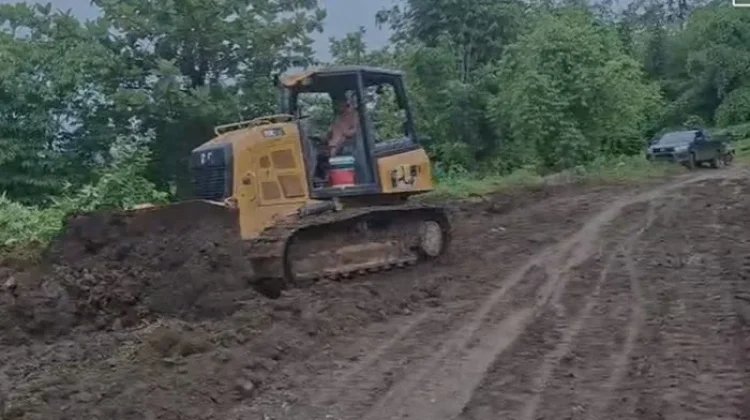 PUPR Tojo Una Una Kerjakan Peningkatan Jalan Uematopa