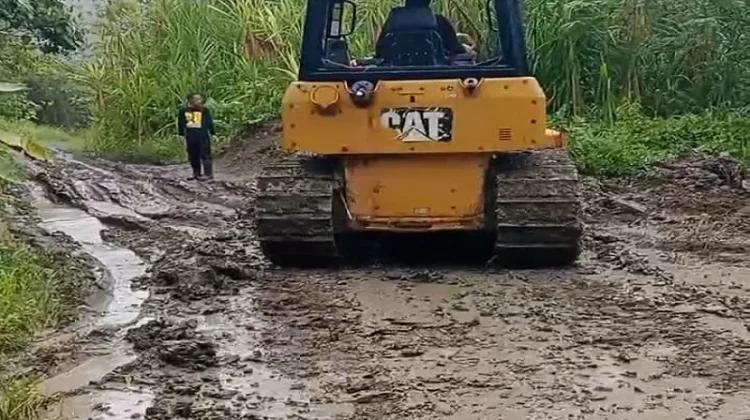 PUPR Touna Kebut Pemeliharaan Jalan Dataran Bulan menuju Uematopa