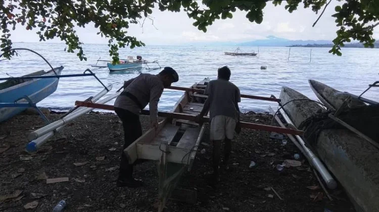 Hadir bagi Warga Pesisir, Satpolairud Touna Jalankan Program Polisi Penolong