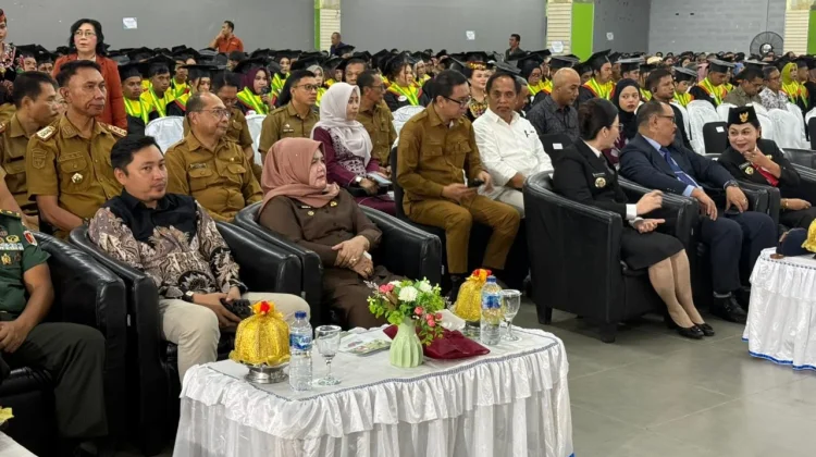 Wabup Touna Hadiri Wisuda Universitas Sintuwu Maroso Poso