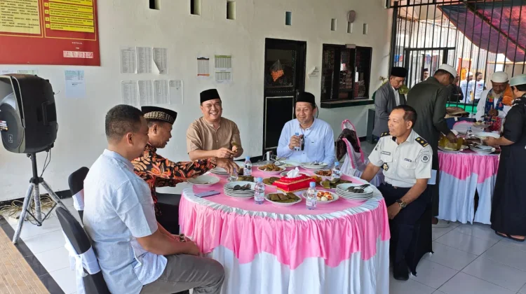 Bupati Touna Ramah Tamah Bersama Warga Binaan Lapas Ampana usai Shalat Iduladha