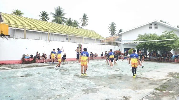 Bupati Touna Bangun Silaturahmi Bersama WBP lewat Olahraga