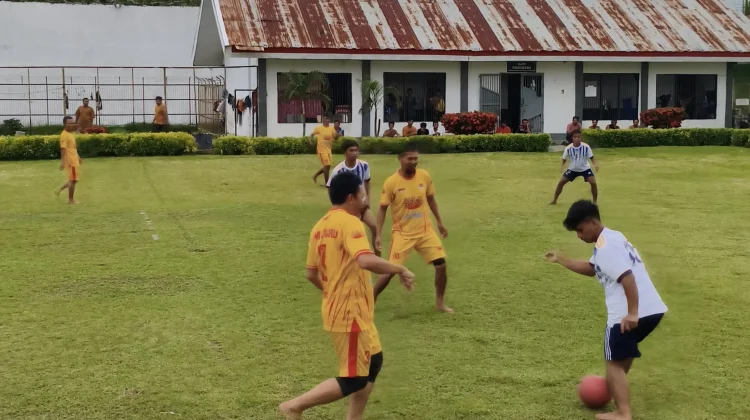 Bupati Touna Bangun Silaturahmi Bersama WBP lewat Olahraga