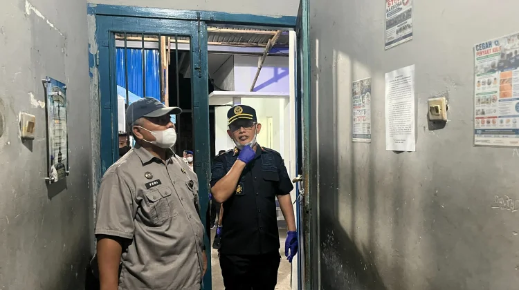 Sidak Tim Kanwil Sulteng, Petugas Geledah Blok Hunian dan Tes Urine