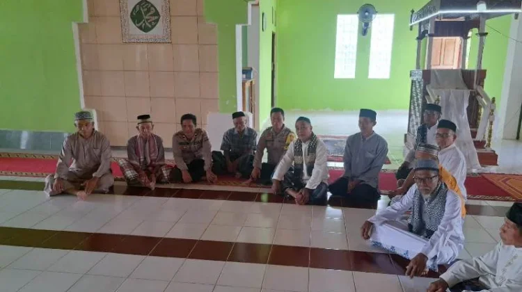 Jumat Keliling, Polsek Ulubongka Pererat Silaturahmi dan Jaga Kamtibmas Bersama