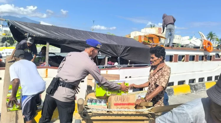 Satpolairud Polres Touna Wujudkan Program Polisi Penolong Bantu Nelayan