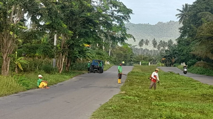 DLH Touna Optimalkan Pembersihan Jalur Dua Secara Berkala Ciptakan Estetika Kota