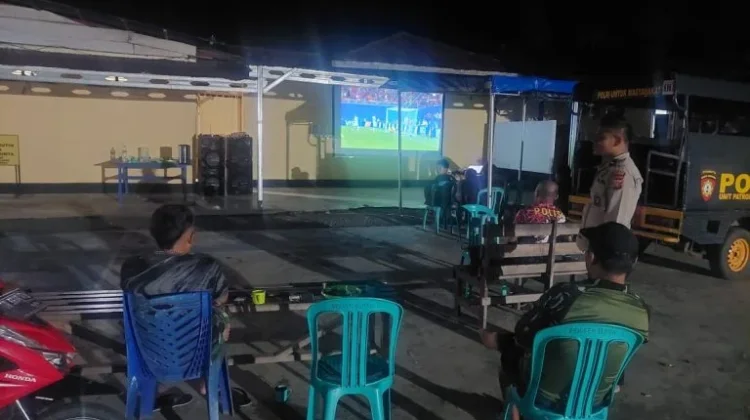 Perkuat Silaturahmi Dengan Masyarakat Polsek Bunta Gelar Nobar Piala Dunia