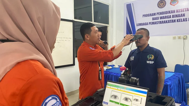 Lapas Luwuk dan Disdukcapil Banggai Rekam NIK Warga Binaan