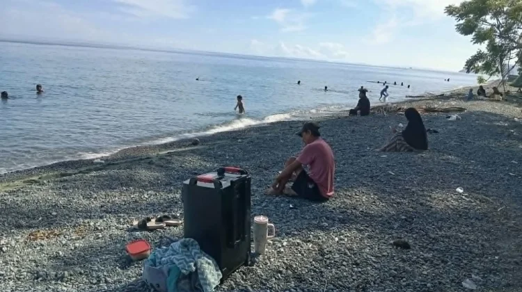 Pantai Urban Park Bailo Jadi Favorit Warga Nikmati Liburan Keluarga