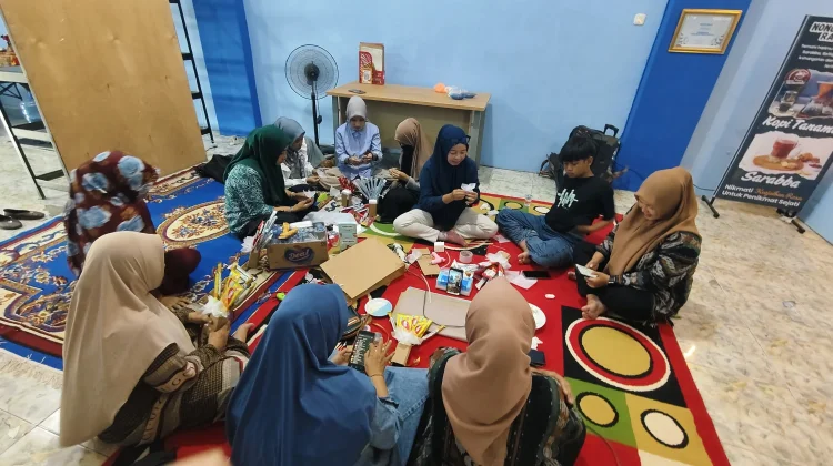 Rumah BUMN Pertamina Touna Gelar Pelatihan Pembuatan Bouquet