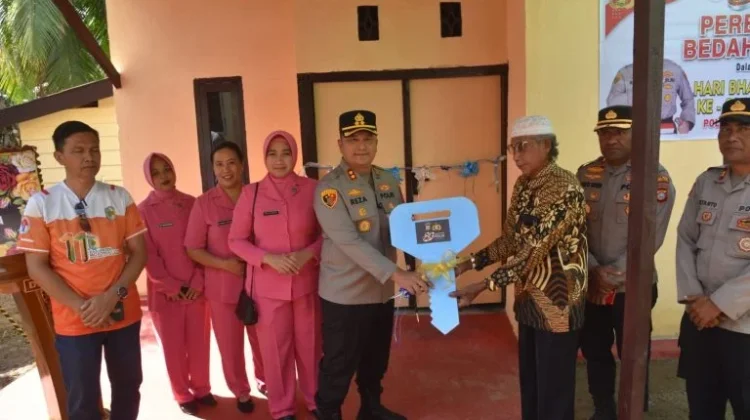 Kapolres Morowali Utara Resmikan Hunian Layak untuk Warga Desa Tompira
