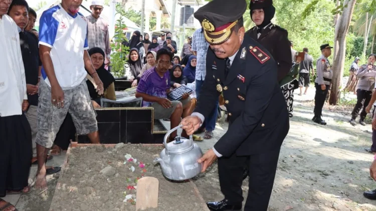Polres Touna Gelar Pemakaman Kedinasan Purnawirawan Polri