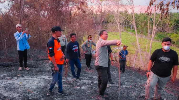 Kapolresta Banggai Pimpin Pemadaman Karhutla di Desa Batu Hitam