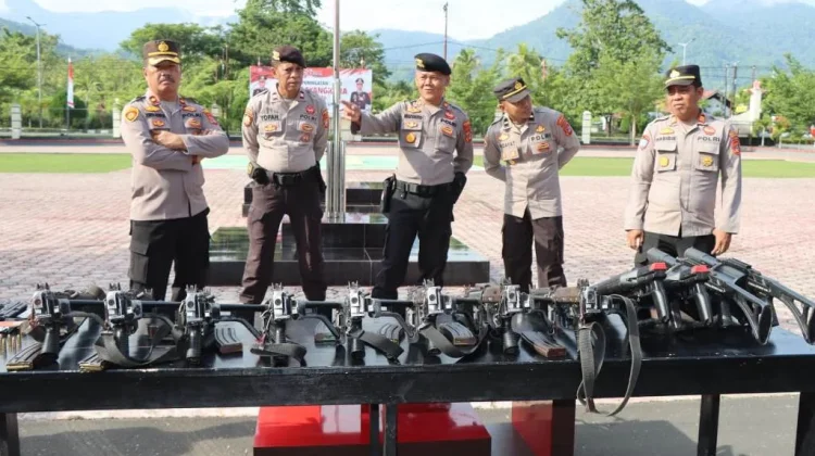 Wakapolres Tojo Una-Una Periksa Senjata Api Dinas Personel