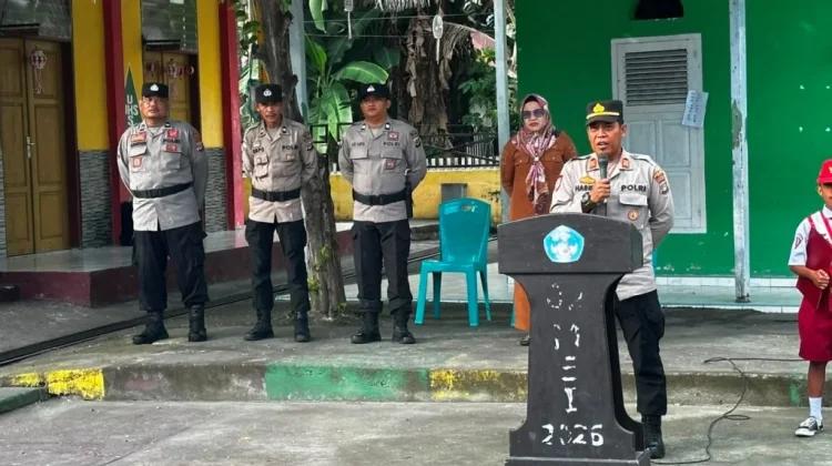 Kasatbinmas Polres Touna Ingatkan Siswa Kurangi Game Online