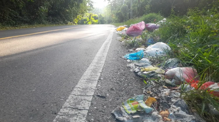 Warga Bailo Baru Ampana Keluhkan Marak Aksi Buang Sampah Sembarang Tempat
