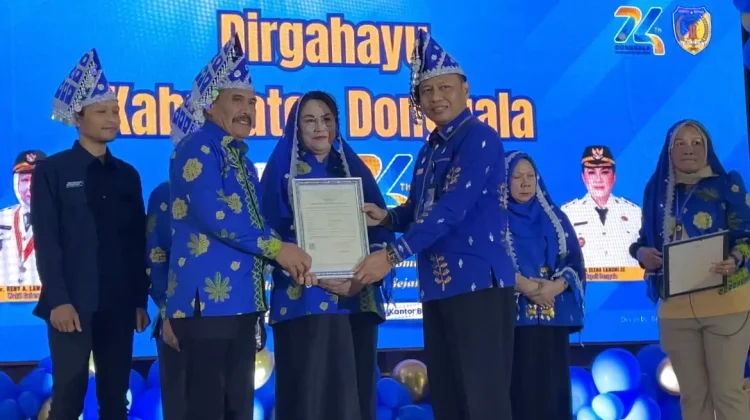Kemenkum Sulteng Serahkan KIK dan Hak Cipta di HUT ke-74 Donggala