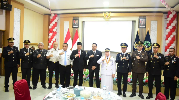 HUT ke-81 RI, Kakanwil Kemenkum Sulteng Hadiri Penyerahan Remisi Warga Binaan