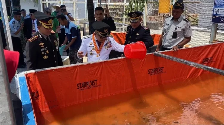 Bupati Banggai Panen dan Tebar 2.000 Benih Ikan di Lapas Luwuk