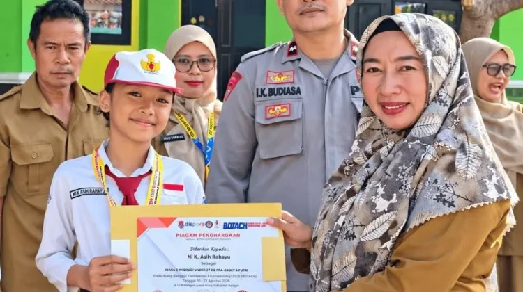 Raih Piala Emas BOTACH 2026, Asih Terima Penghargaan dari Sekolah