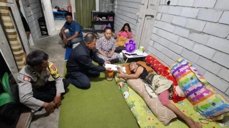 Kapolres Poso Bantu Korban Longsor PETI Dongi-Dongi