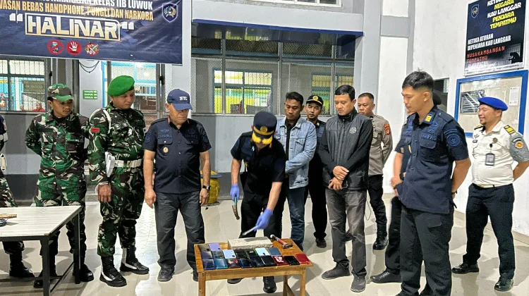 Lapas Luwuk Bersama TNI-Polri Gelar Razia dan Tes Urine Massal