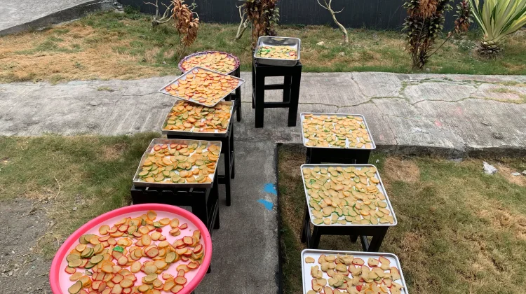 Warga Binaan Lapas Luwuk Produksi Kerupuk untuk Bekal Kemandirian