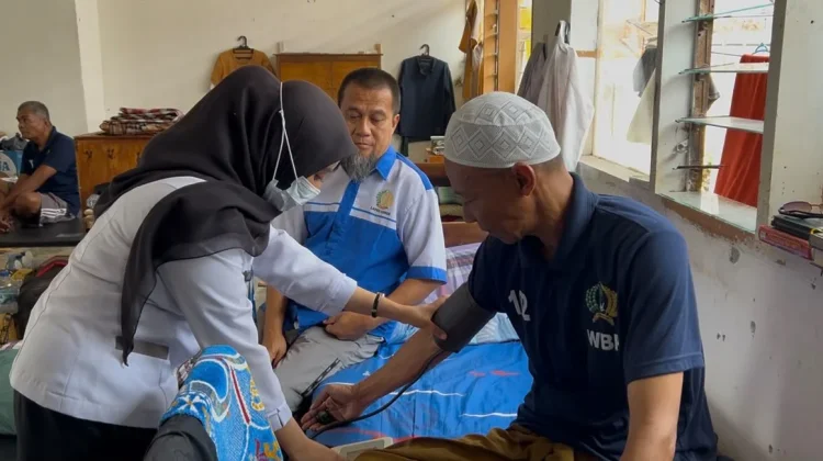 Tim Medis Lapas Luwuk Jemput Bola Periksa Kesehatan Warga Binaan