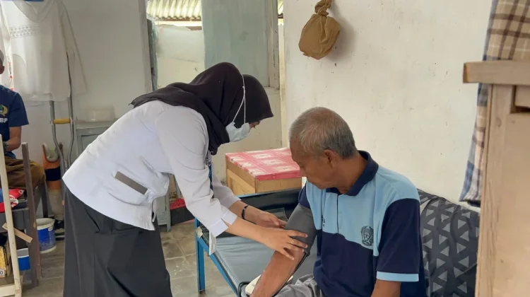 Tim Medis Lapas Luwuk Jemput Bola Periksa Kesehatan Warga Binaan