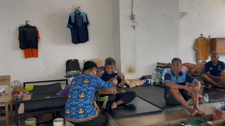 Tim Medis Lapas Luwuk Jemput Bola Periksa Kesehatan Warga Binaan