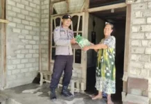 Polsek Ampana Kota Berbagi Sembako di Bulan Ramadan 1447 Hijriyah