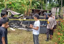 Polres Touna Sigap Tangani TKP Kebakaran di Ampana Kota
