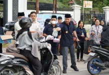 Kanwil Ditjen Imigrasi Sulteng Berbagi Takjil Ramadan